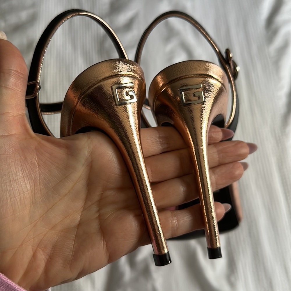 Gucci metallic finish cross-strap 104 mm sandals - Picture 14 of 17